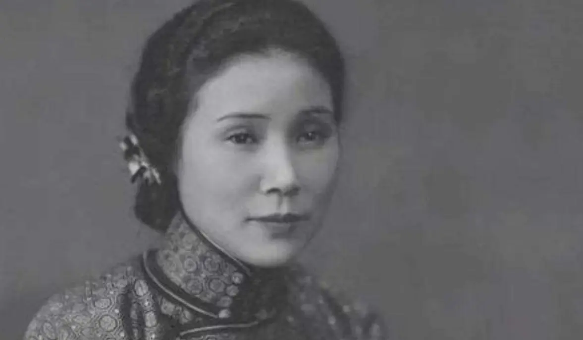 日本护士嫁给中国将军64年，生下歌唱家女儿，女婿则是人人皆知