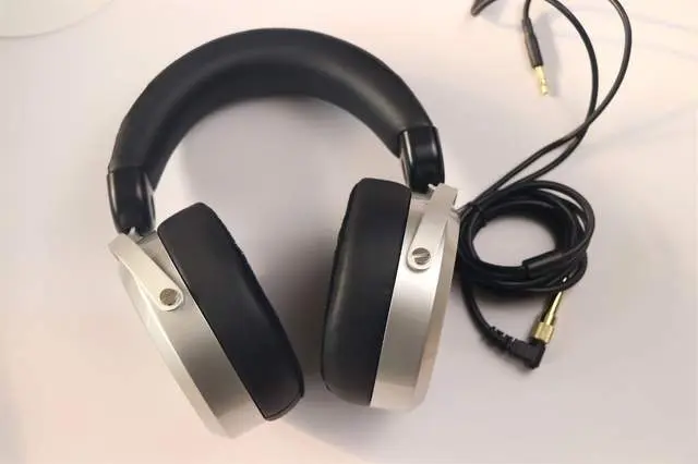 年轻人的第一副平板耳机：HIFIMAN HE400se评测