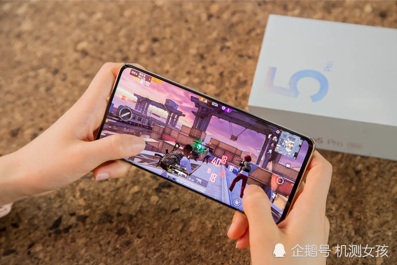 OPPO Reno5 Pro较量三星 S20＋，亮点不止颜值！