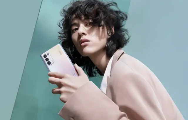 告别板砖，OPPOReno5系列轻薄设计＋65W超级闪充给100分不多