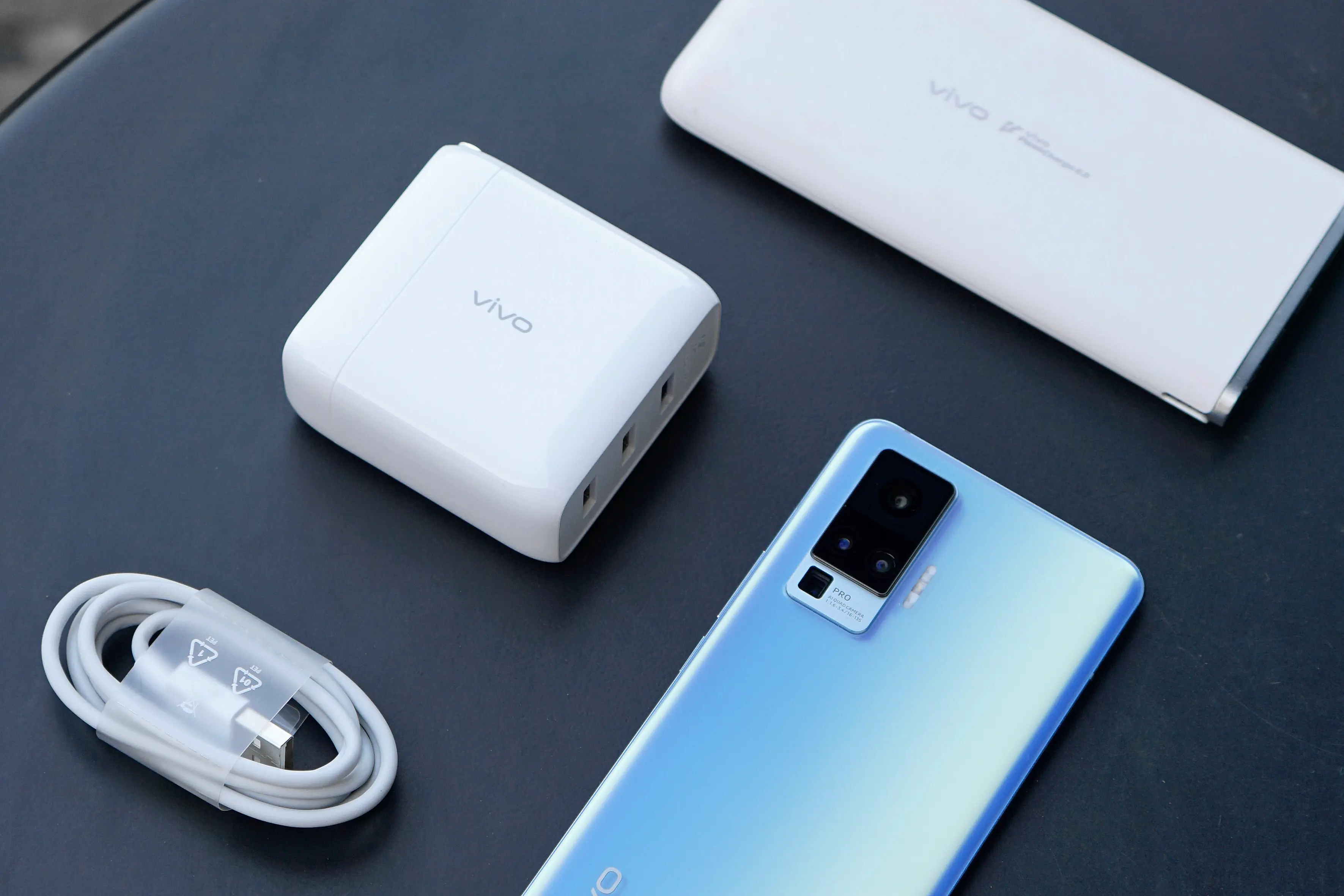V粉居家外出必備好物，vivo多口充電器釋放65W強勁動力