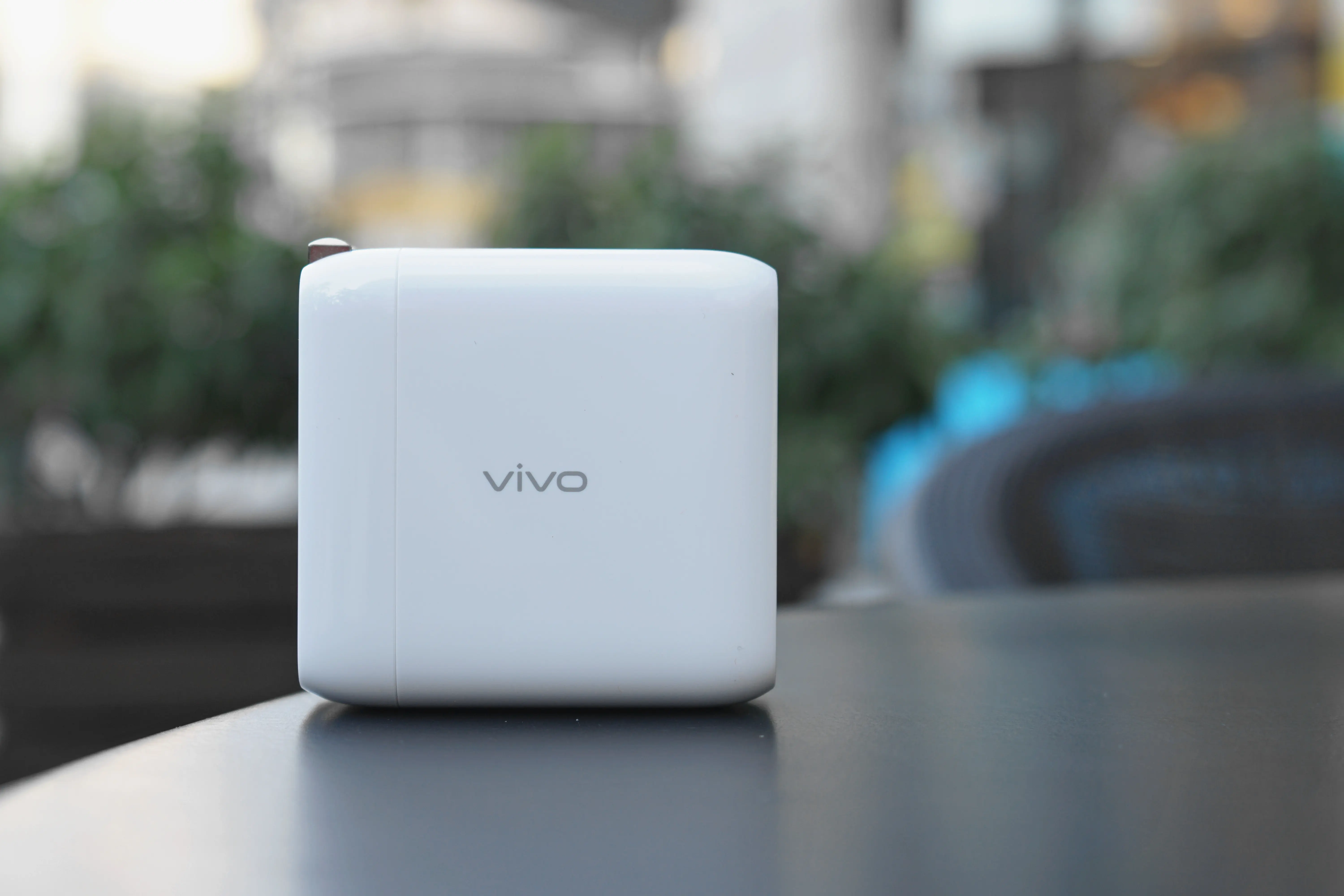 V粉居家外出必備好物，vivo多口充電器釋放65W強勁動力