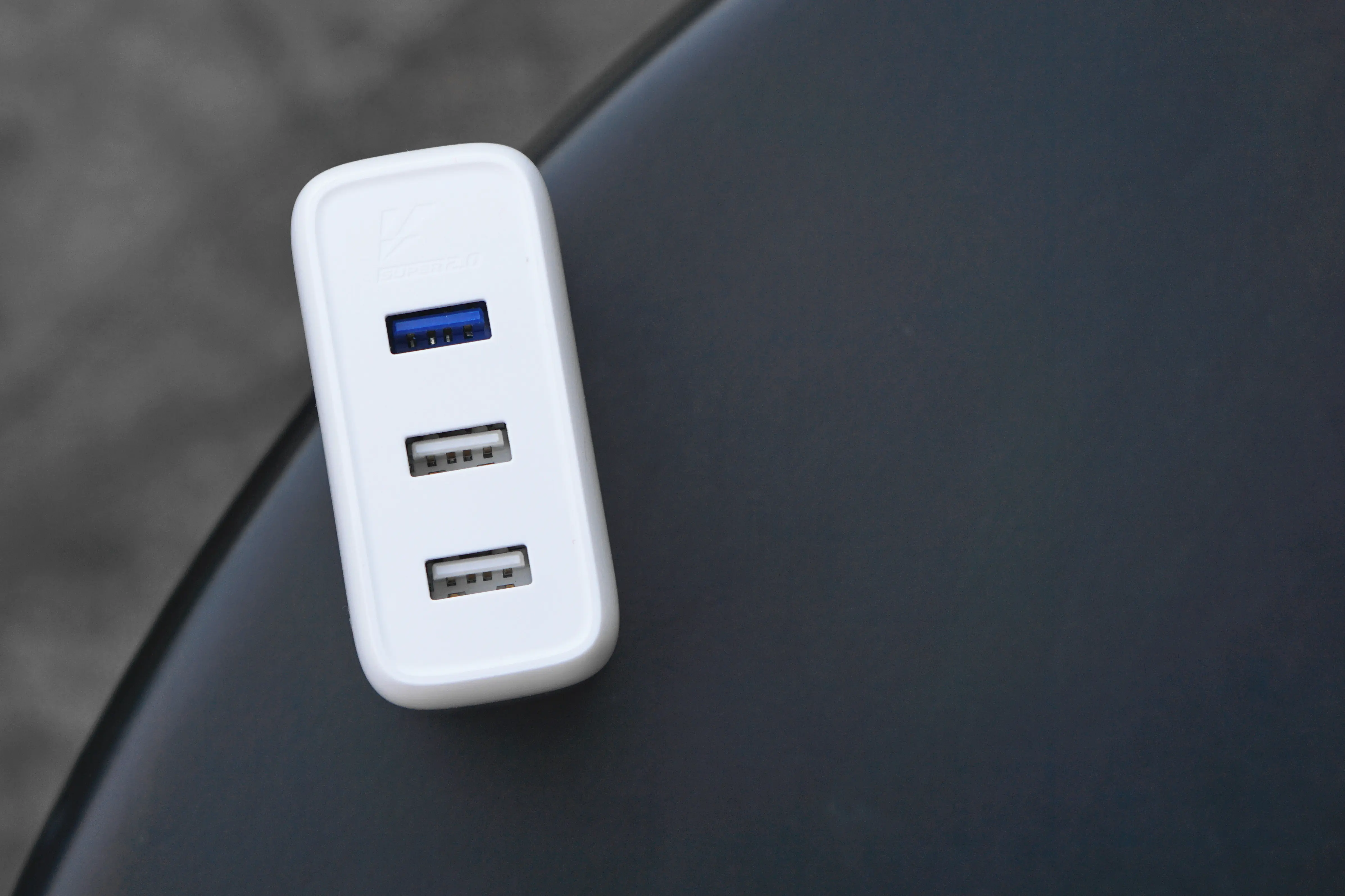 V粉居家外出必備好物，vivo多口充電器釋放65W強勁動力