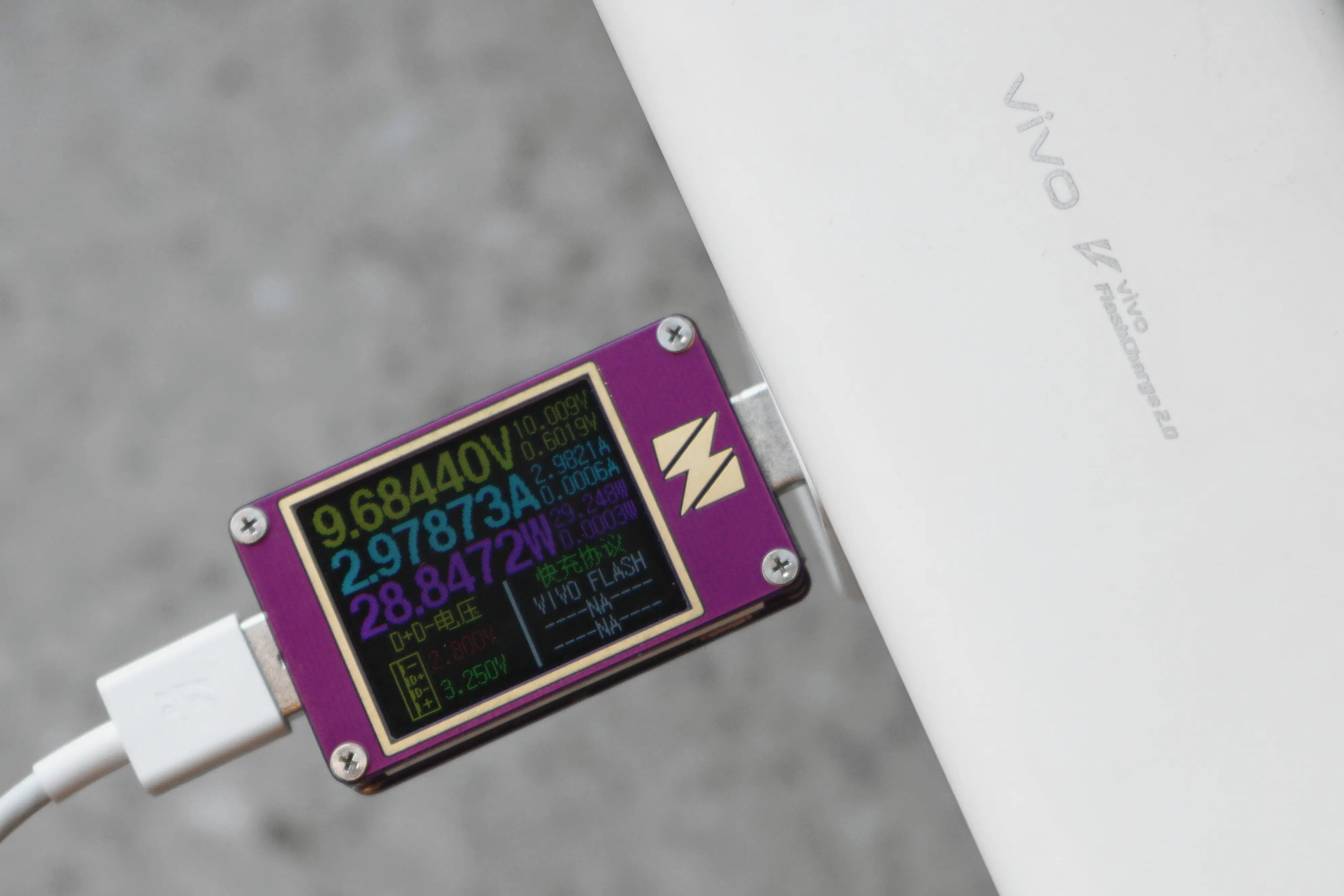 V粉居家外出必備好物，vivo多口充電器釋放65W強勁動力