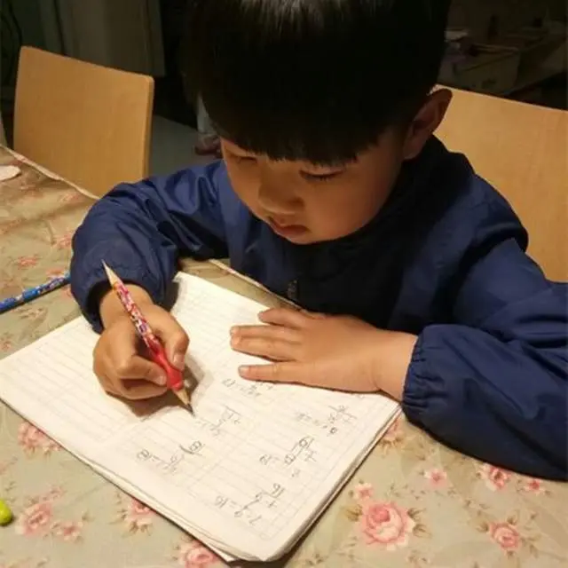 “我儿子哪错了？”小学生试卷“1.2＋6.8＝8”被打叉，宝爸质问老师