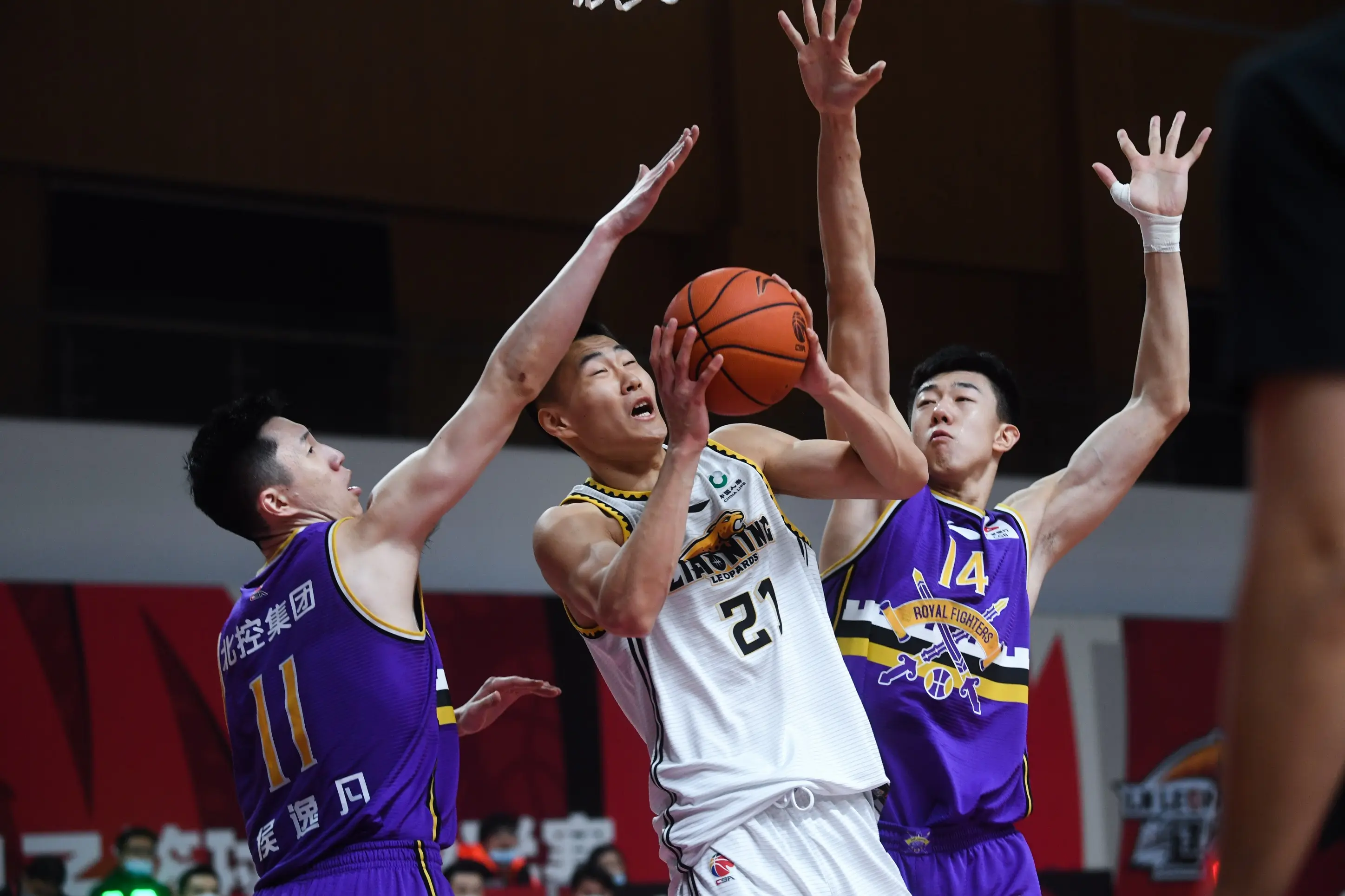 CBA综合｜新疆“三分雨”浇灭吉林 辽宁“一波流”逆转北控