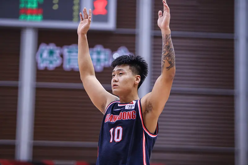 52-104！CBA土豪队崩盘，三节狂输47分，球迷绝望：解散吧