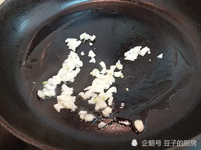 冬季干燥常吃它，止咳化痰降压护脑，和鸡蛋一炒，鲜香脆嫩