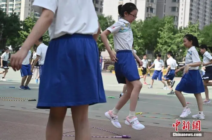 体育家庭作业来了！这一题，你打算怎么辅导孩子？