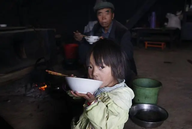 生二胎让大宝带娃真“轻松”？父母别沾沾自喜，这是在害娃