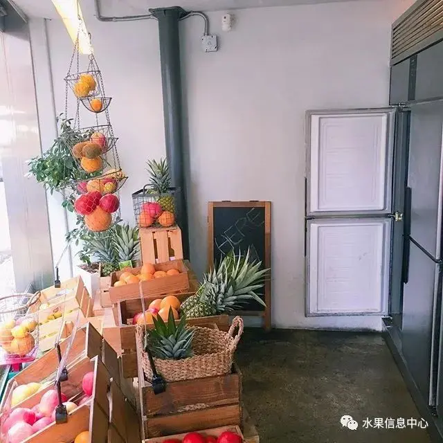 隐藏在小巷里的网红水果店，入口竟然是冰箱门