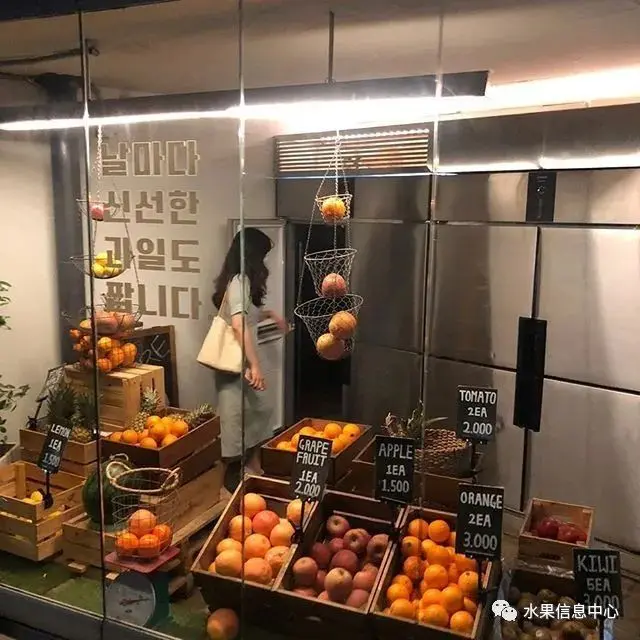 隐藏在小巷里的网红水果店，入口竟然是冰箱门