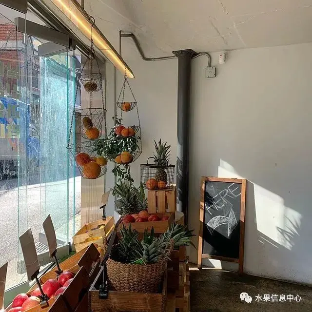 隐藏在小巷里的网红水果店，入口竟然是冰箱门