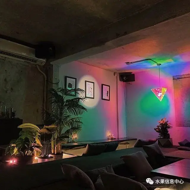 隐藏在小巷里的网红水果店，入口竟然是冰箱门