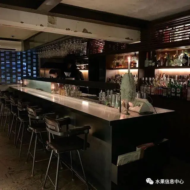 隐藏在小巷里的网红水果店，入口竟然是冰箱门