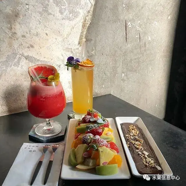 隐藏在小巷里的网红水果店，入口竟然是冰箱门