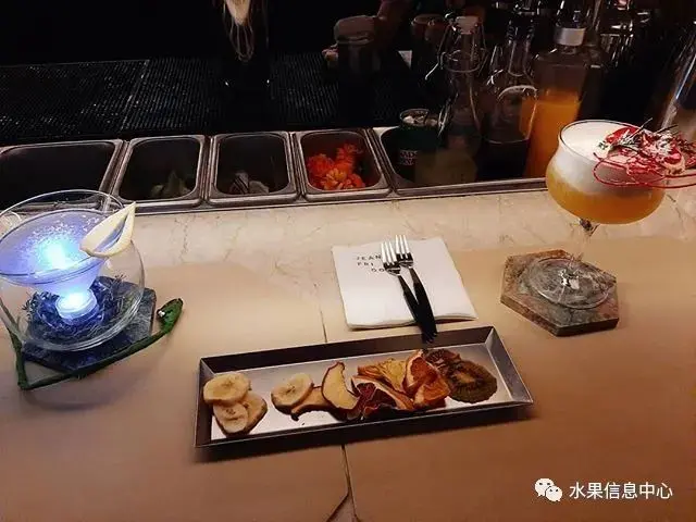 隐藏在小巷里的网红水果店，入口竟然是冰箱门