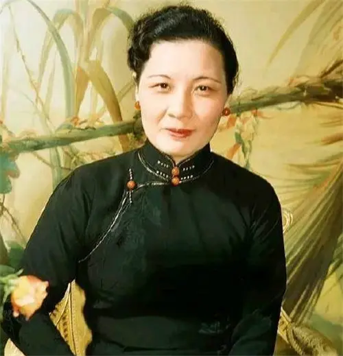 宋氏三姐妹年轻时到底有多美？看完这组绝版黑白老照片，便能知晓