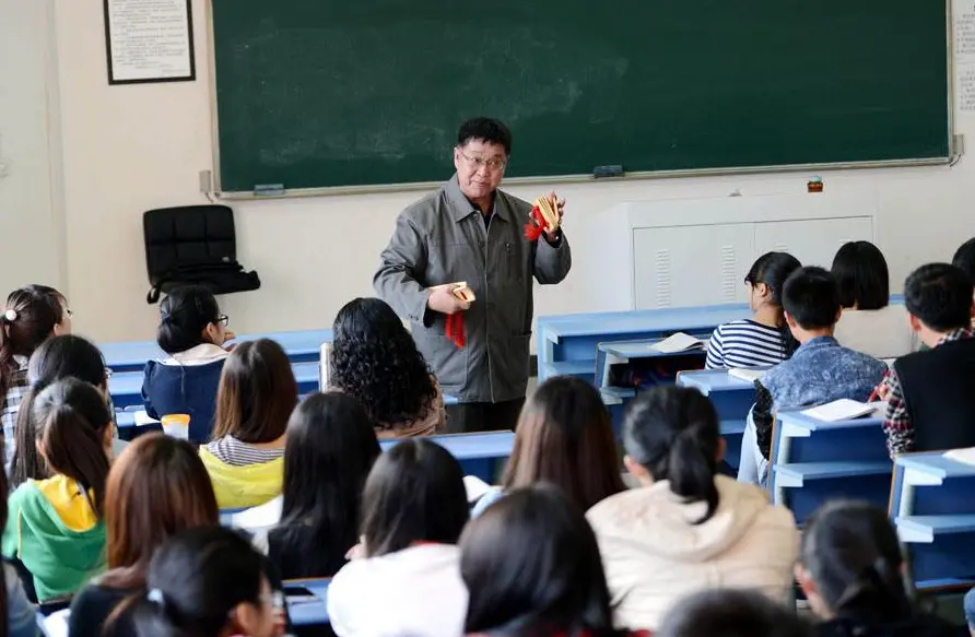 想去大学当老师，除了学历还要满足这些条件，毕业生：受益匪浅