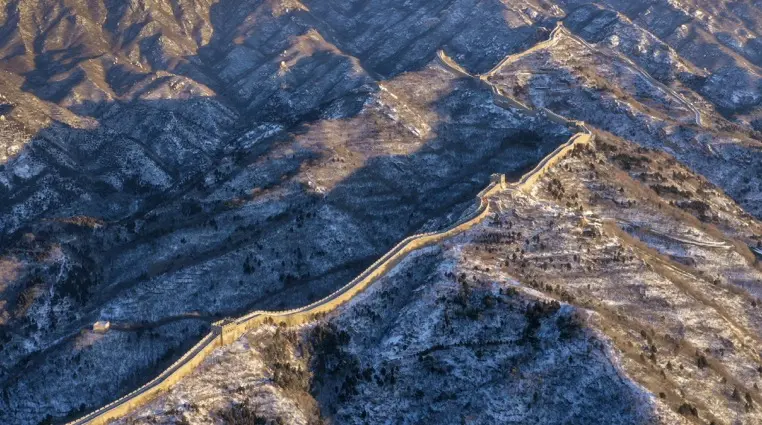 大片来袭！雪后的八达岭长城如一幅水墨丹青画