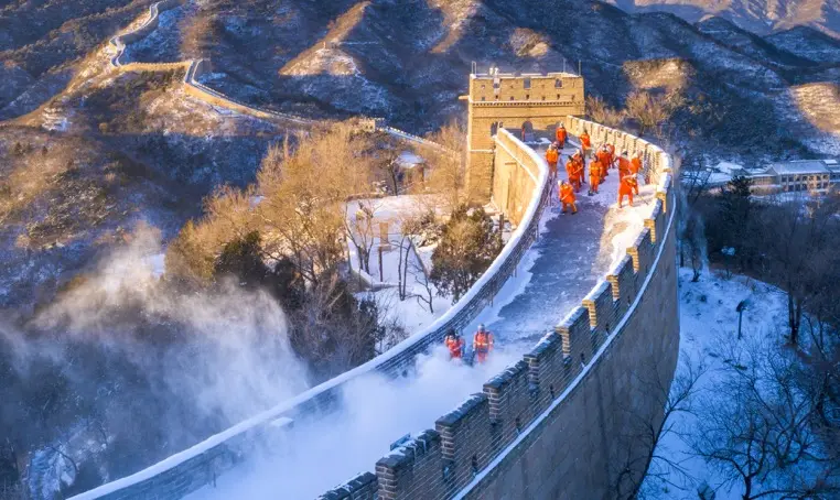 大片来袭！雪后的八达岭长城如一幅水墨丹青画