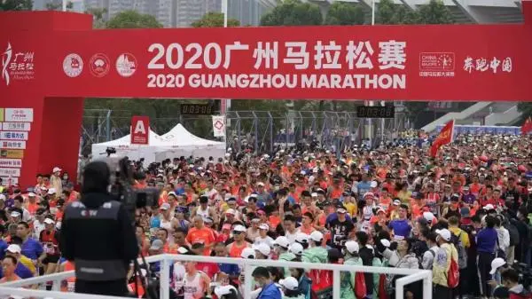 2020广州马拉松开跑！这个方阵令人动容…