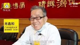 可可爱爱！76岁教授激情指挥被拍出“表情包”，老教授们的激情正青春