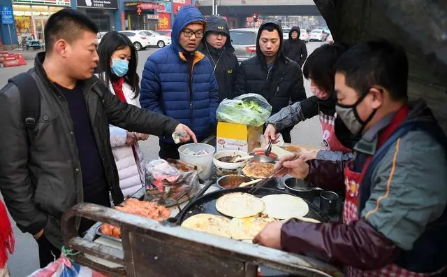 30岁还在海投简历找工作，中年危机不是终点，放弃努力才无路可走