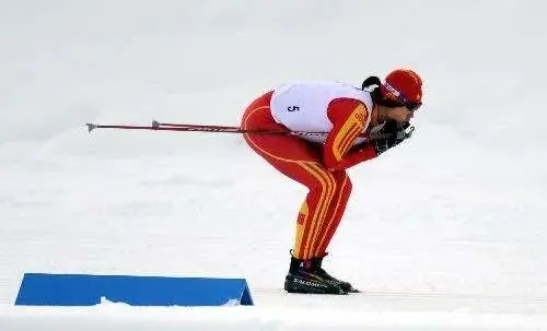 《冰雪知识微课堂》越野滑雪运动员训练强度大吗？