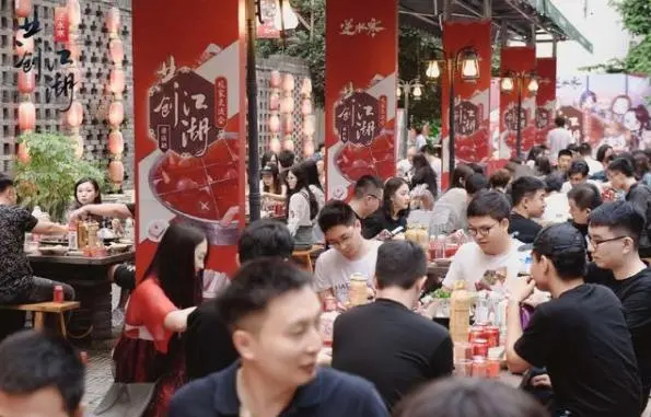 逆水寒见面会开在顶级夜店，玩家称为土豪举办：选到我直播吃键盘