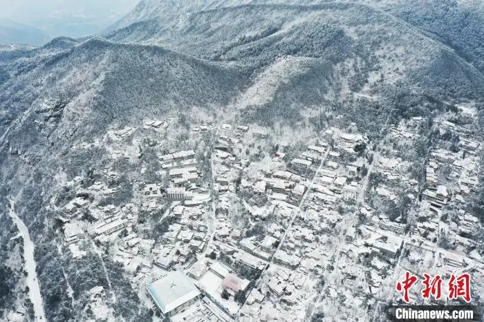 航拍江西庐山雪后美景 银装素裹如冰雪童话世界