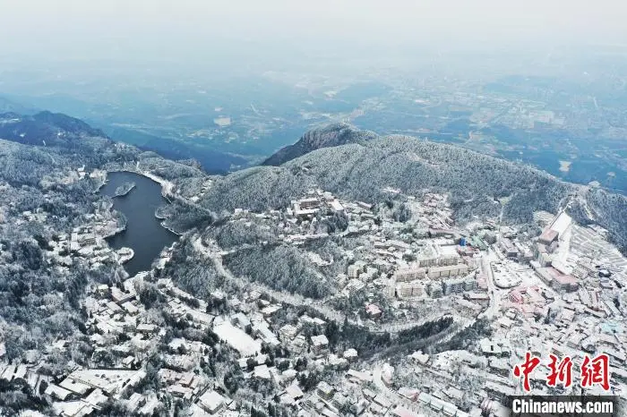 航拍江西庐山雪后美景 银装素裹如冰雪童话世界