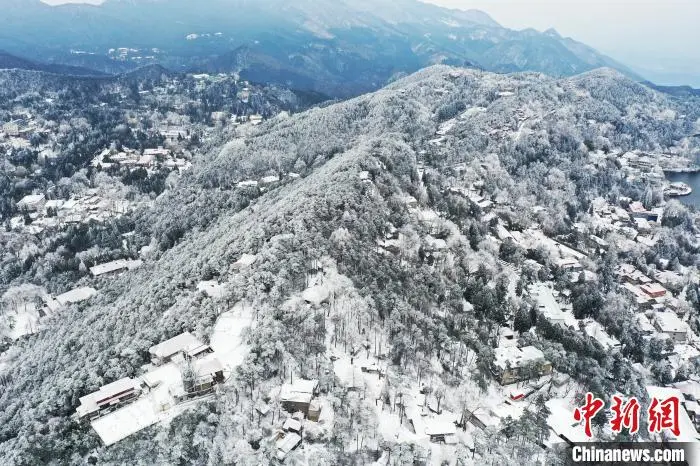 航拍江西庐山雪后美景 银装素裹如冰雪童话世界