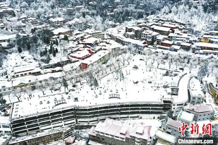 航拍江西庐山雪后美景 银装素裹如冰雪童话世界