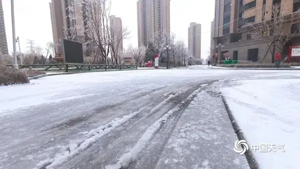 寒潮携雨雪来袭 冰雪天刹车有多难？