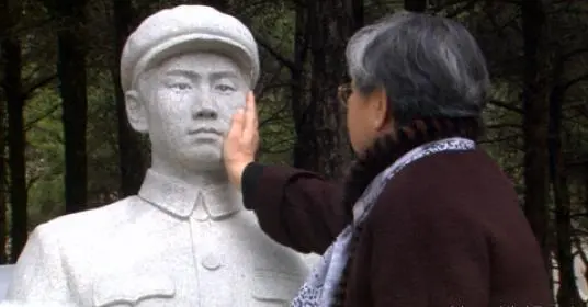 刘思齐：结婚一年，毛岸英去世，墓前含泪哭泣：岸英，我来看你了