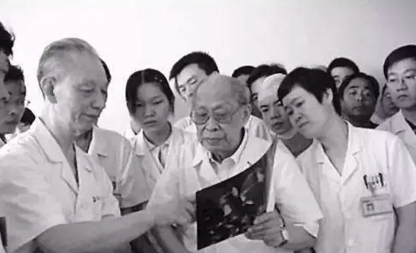 一名中国人救了40余人，德国找了他40年，最终在北京看到了他