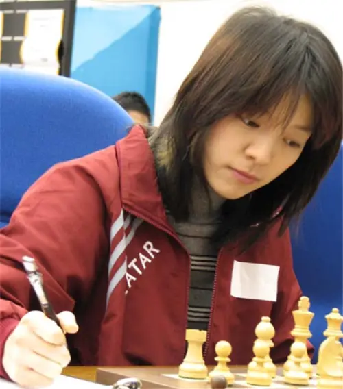 20年前，那位嫁入一夫多妻制王室的中国天才棋手诸宸，如今咋样了