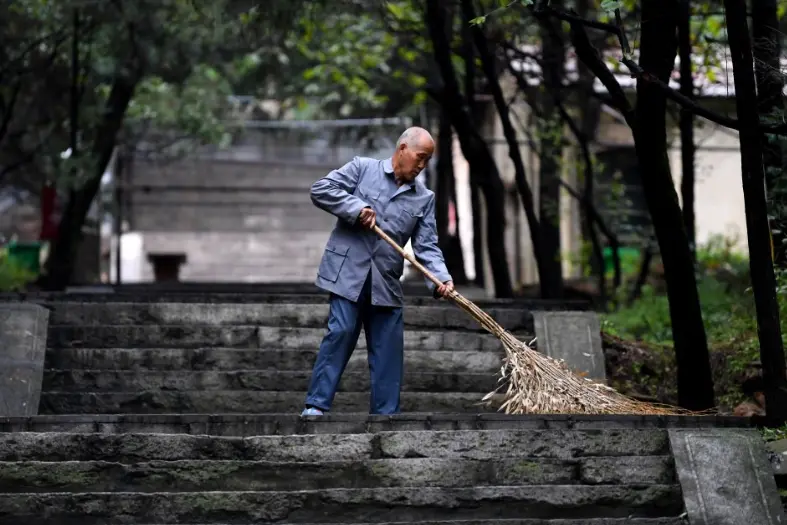 大清已亡100多年，为何还有守墓人，有谁给发工资