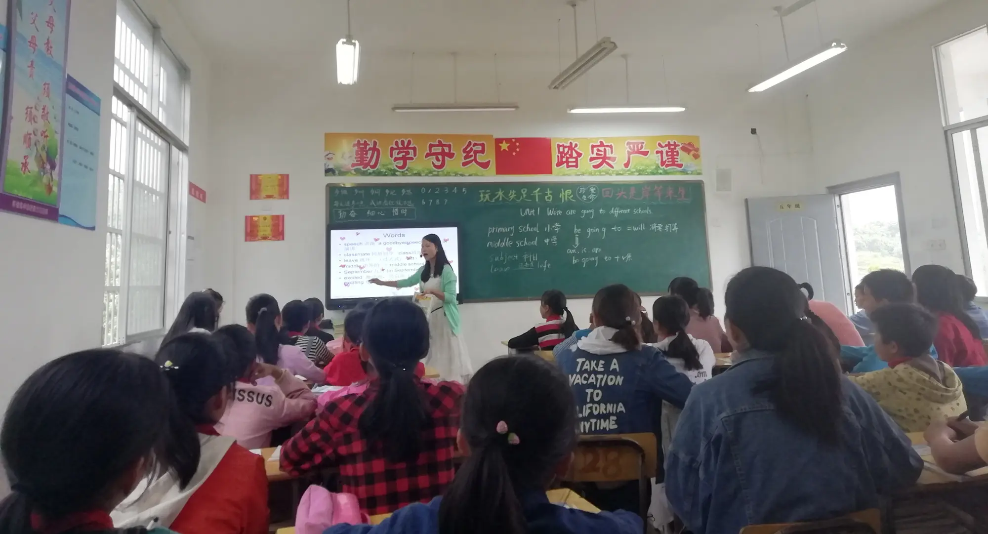 缺师德！小学老师“吃空饷”14年却升职：开养猪场做生意！