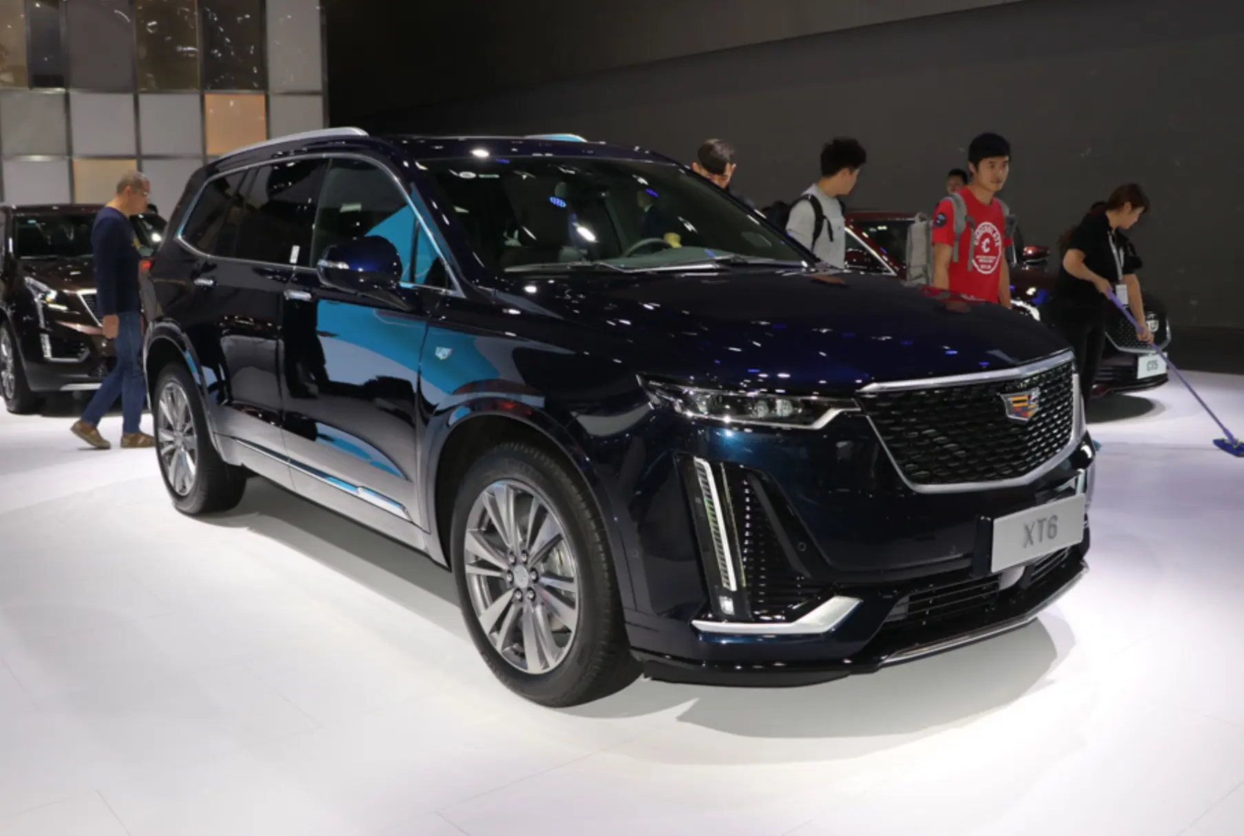 又一行政级SUV“跳水”，全系直降5万，车长5米，还配8个Bose音响