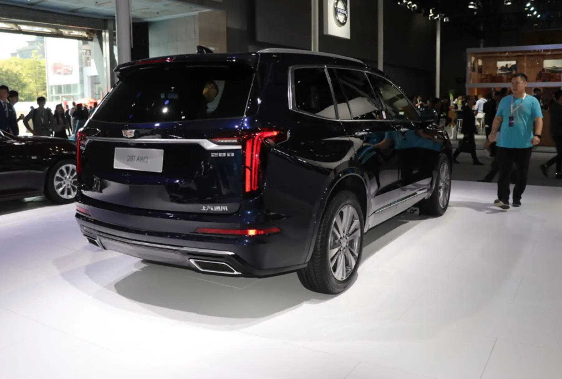 又一行政级SUV“跳水”，全系直降5万，车长5米，还配8个Bose音响