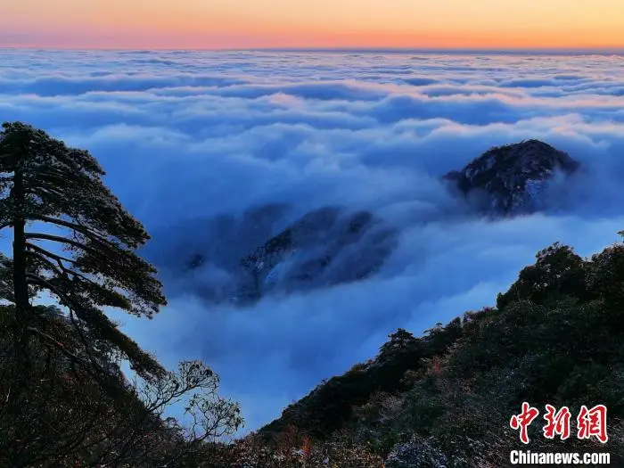 三清山雪后初晴 云涌雪峰瑰丽多姿