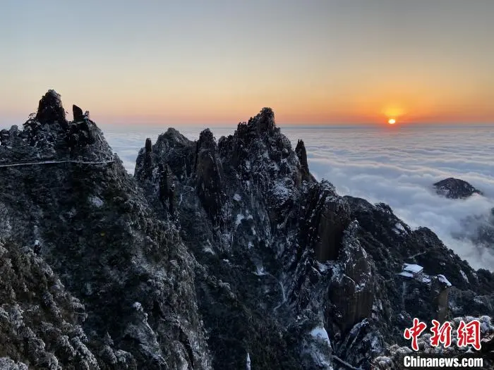 三清山雪后初晴 云涌雪峰瑰丽多姿