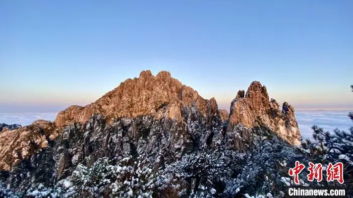 三清山雪后初晴 云涌雪峰瑰丽多姿