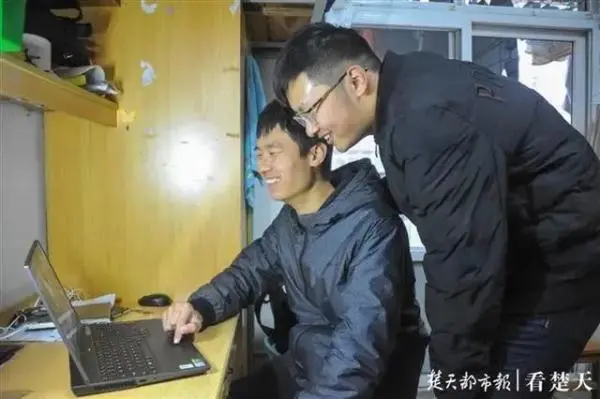 这啥神仙缘分？两人同年同月同日生同分同班又同寝！