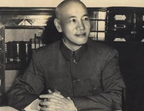 1952年蒋介石在台湾密见张学良，说出一番话后，少帅低头不语