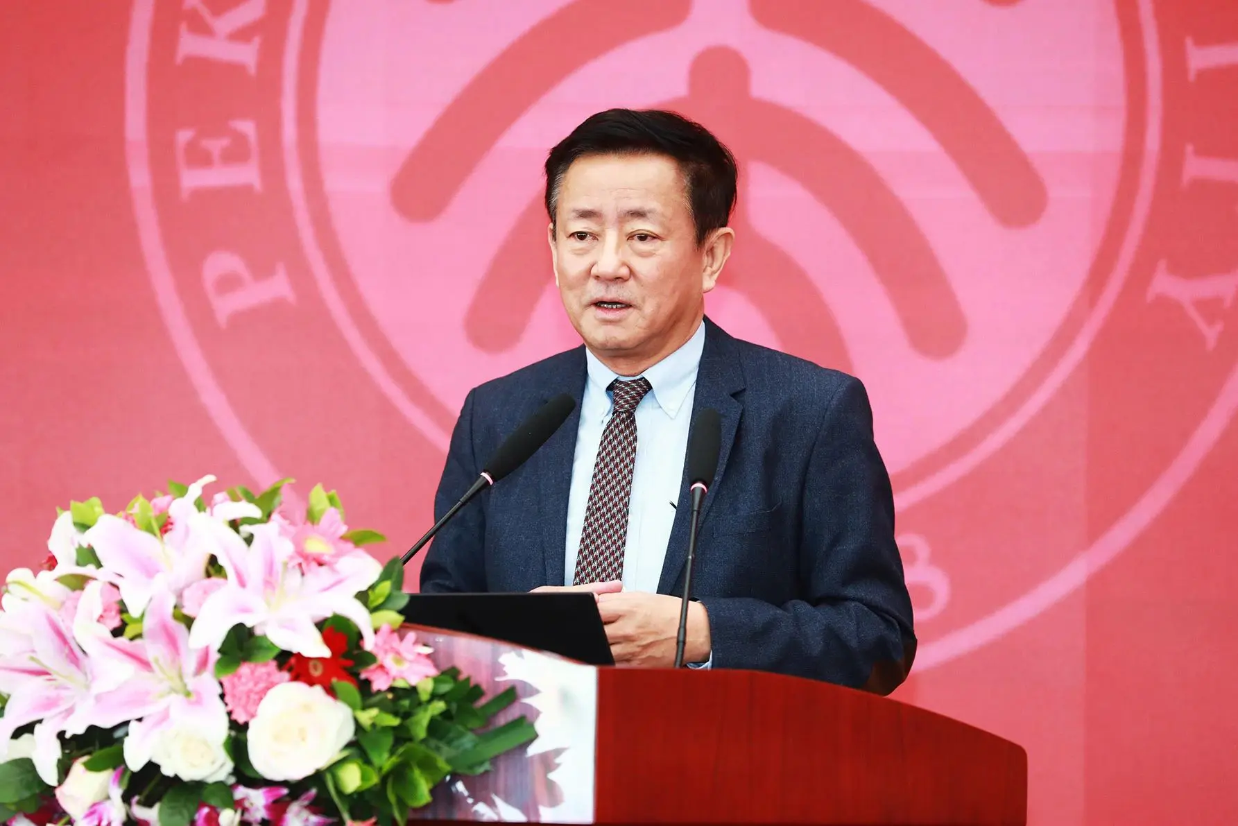 樊纲：更加重视“理论假说”的提出——经济学的学术规范与理论创新