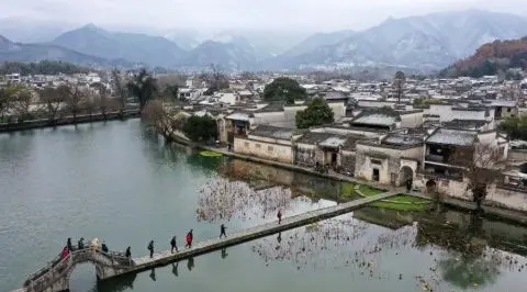 安徽黄山：雪润宏村