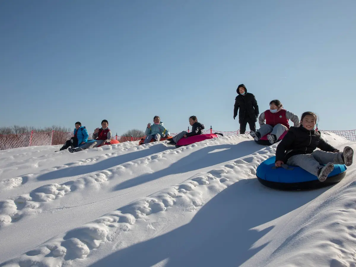 攀冰戏雪住民宿，冬奥小镇冰雪嘉年华拉开帷幕
